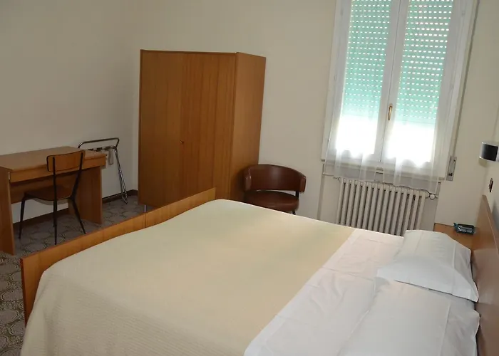 Jolanda Отель *