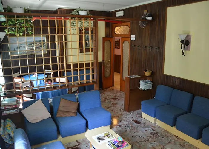 Jolanda Отель *